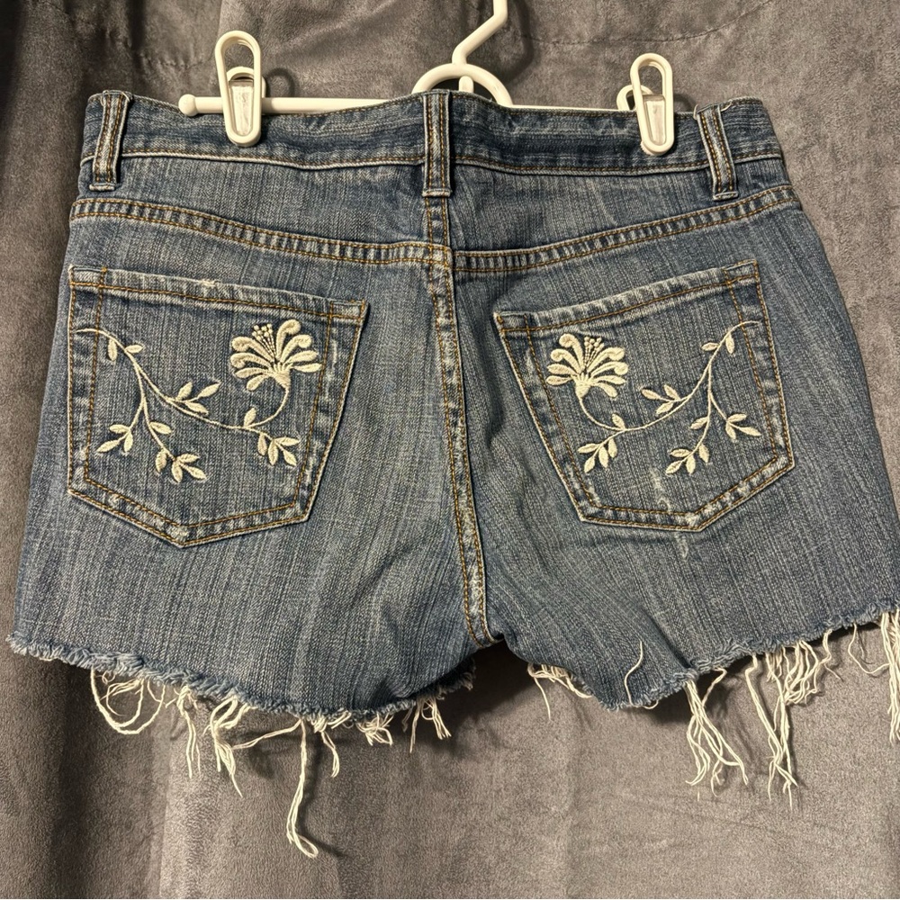 Cutoff Jean Shorts with Flowers🌹